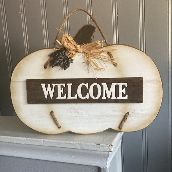 HP-NWT- 13βx 18β White-Washed Wooden WELCOME Pumpkin Shaped Fall Decor Sign π - Picture 16 of 17